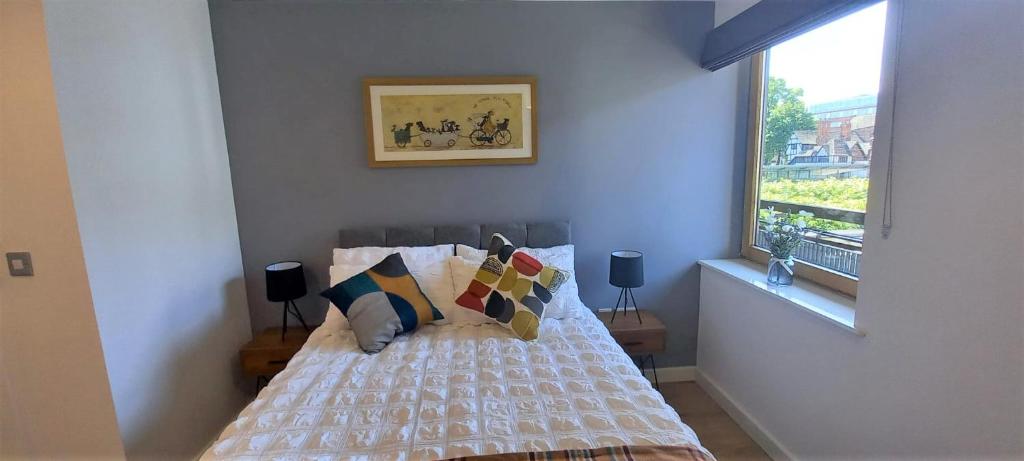 hotel stunning modern coventry city centre apartment coventry