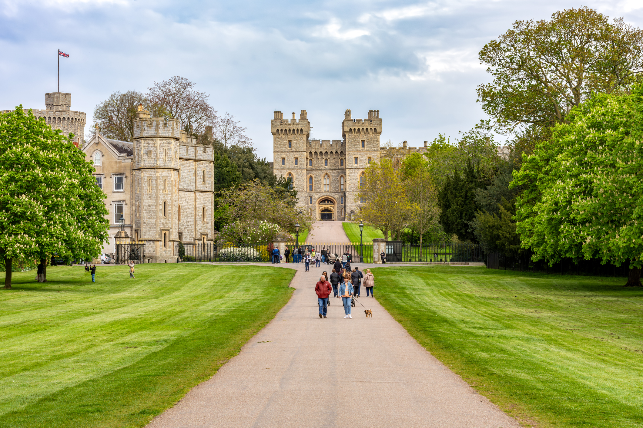 Long walk to Windsor castle in spring, UK