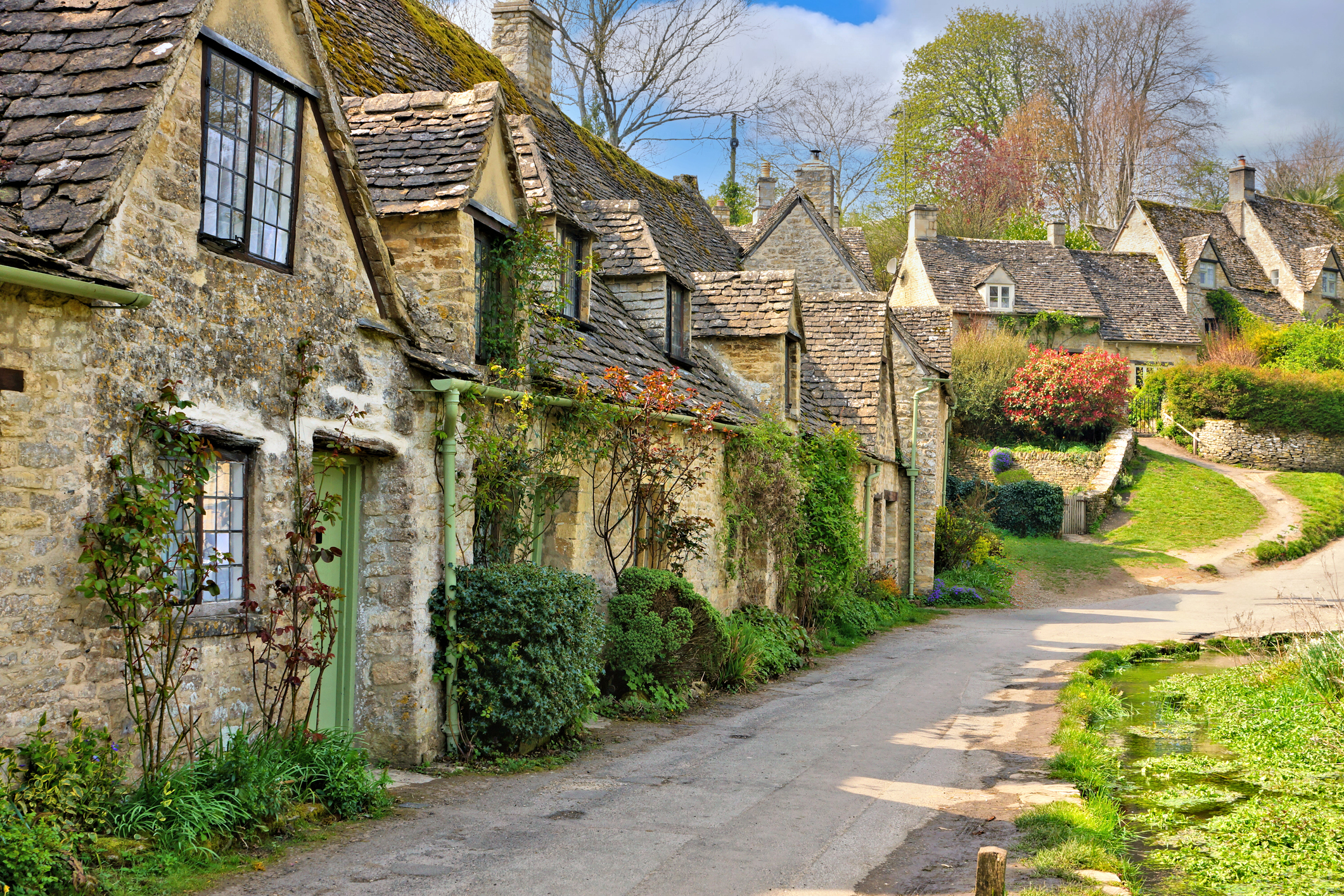 Idyllic Arlington Row of the village of Bibury in the English Cotswolds
